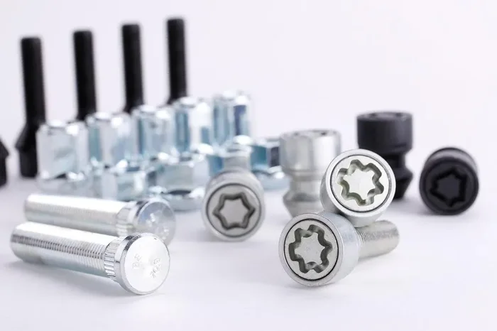 ST Suspension Wheel Lock Silver (Bolts (2+key) M12x1.5x22mm) – 56120054